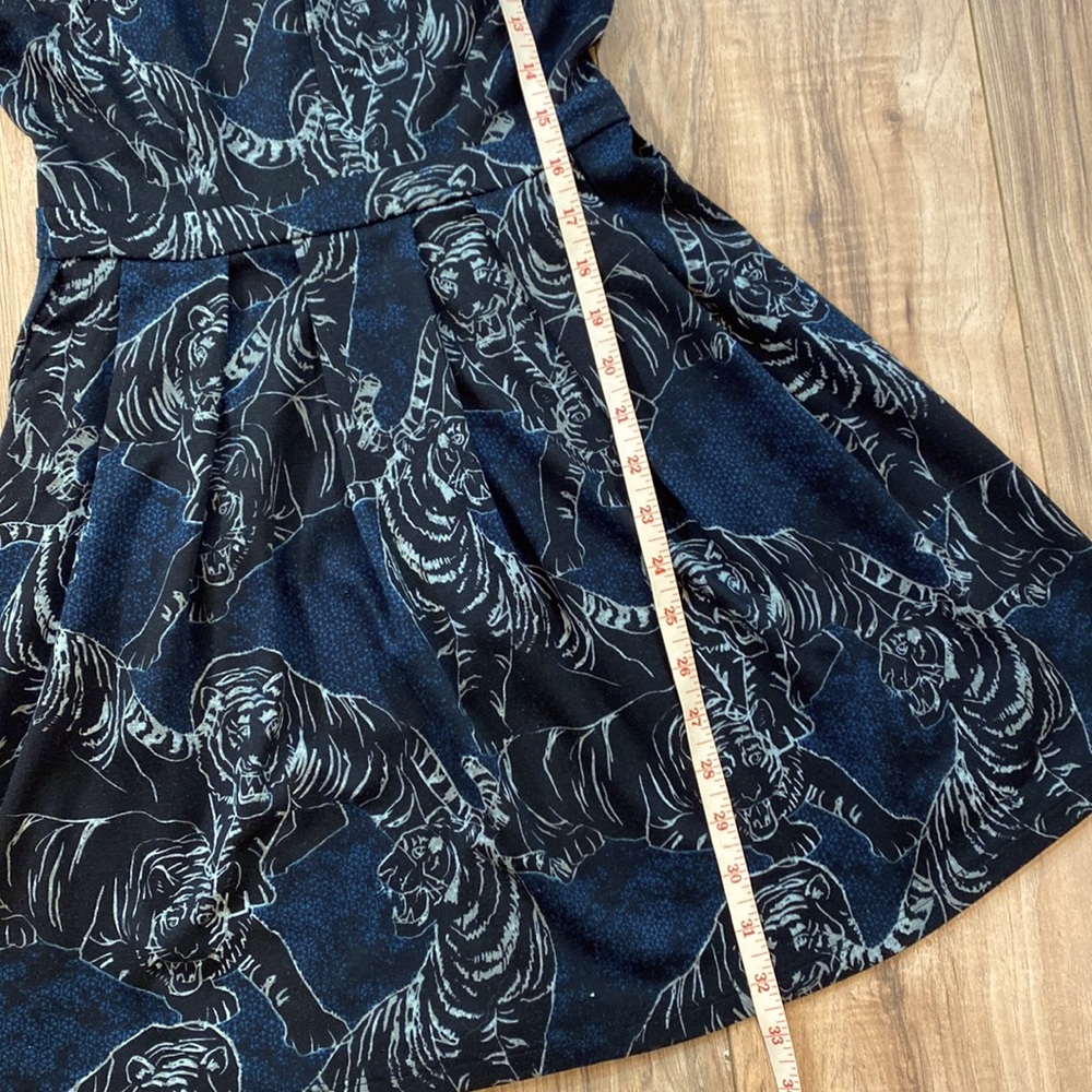 Dress - Picture 3 of 10